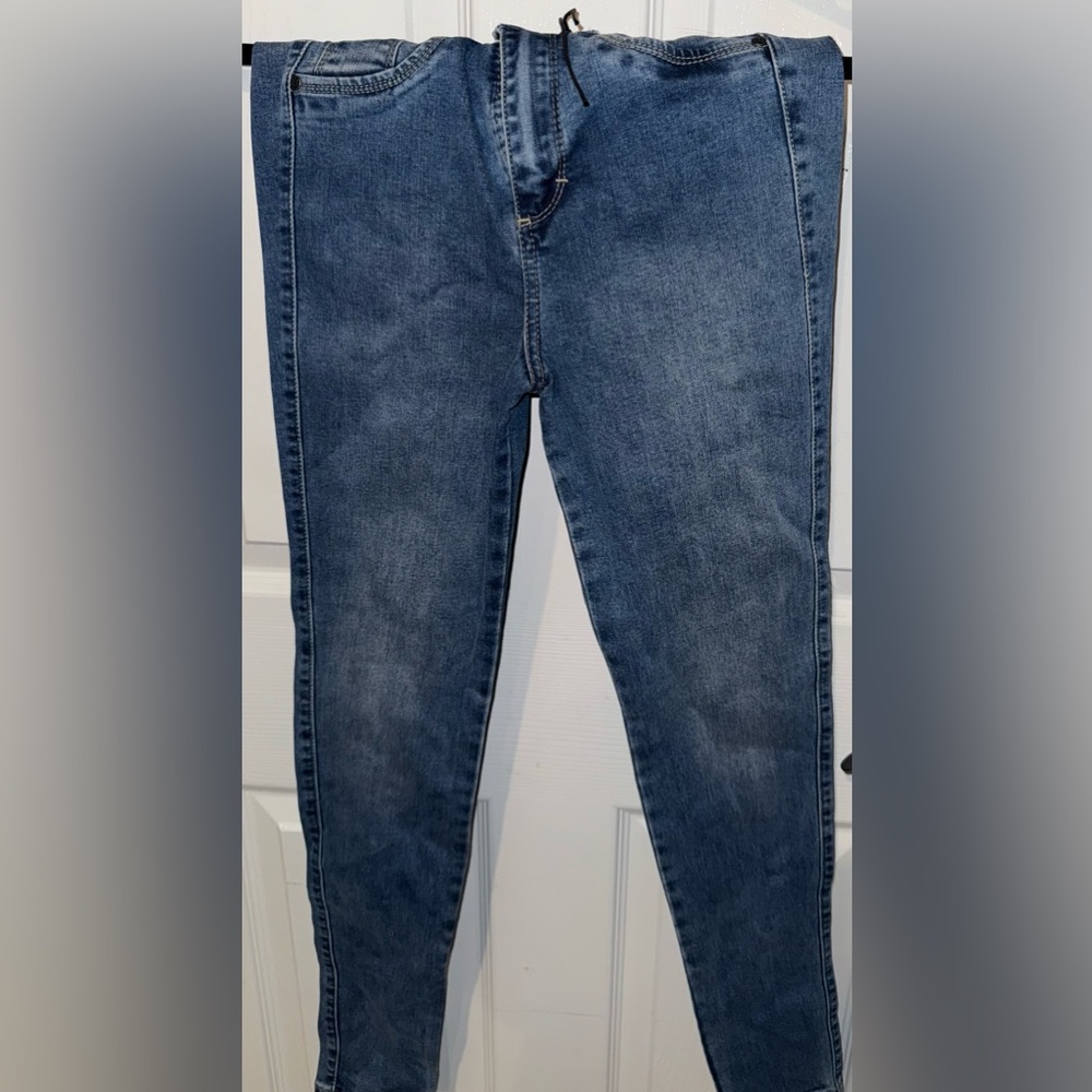 Classic Women's Skinny Jeans - Blue